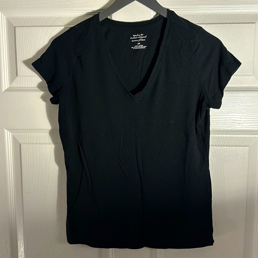 Banana Republic Women’s Timeless V-Neck T-Shirt